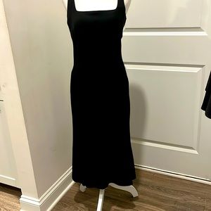 Stunning Black dress made by Jones New York size 4. 3 small bows down the back.